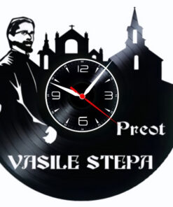 Ceas de perete cu tematică religioasă – cadou personalizat pentru preoți sau comunități parohiale
